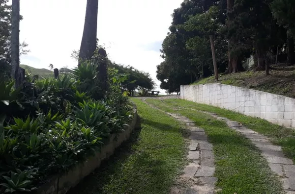 Chácara para venda 2 casas Condomínio Residencial Monte Castelo Amparo/SP