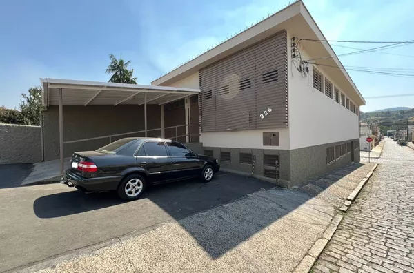 Prédio comercial no Centro! Amparo