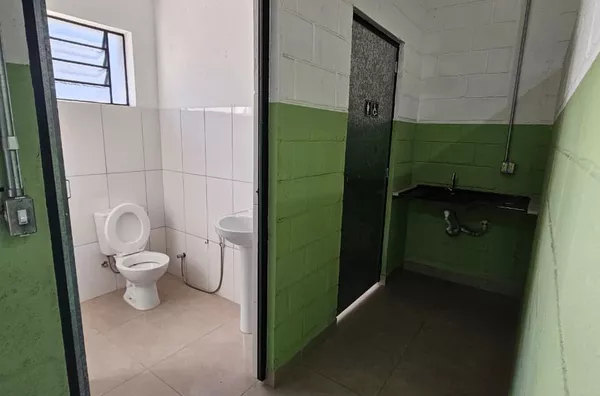 Barracão C/ 180m² para locação em excelente localização! Amparo-SP - Foto 6