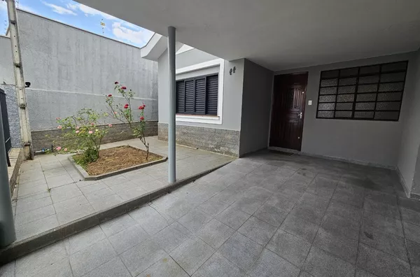 Casa para aluguel com 03 dormitórios,  Centro, Amparo