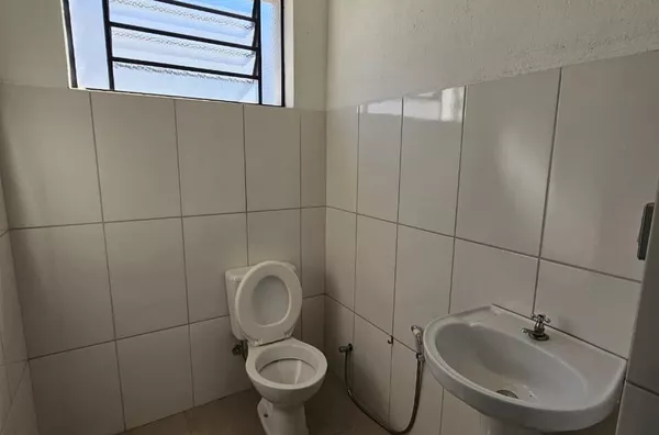 Barracão C/ 180m² para locação em excelente localização! Amparo-SP - Foto 7