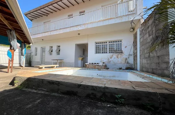Imóvel com 02 casas à venda próximo ao Centro! Amparo-SP