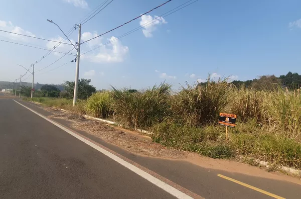 Terreno comercial na avenida principal do Residencial Portal Das Águas, Amparo-SP
