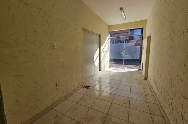 Imóvel comercial c/ 03 salas no Centro, Amparo/SP