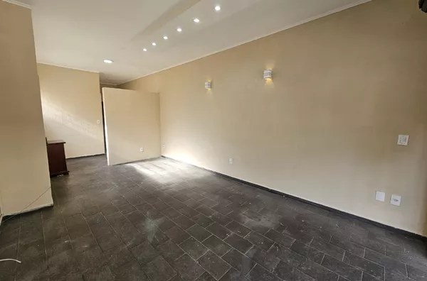 Salão comercial no Pq. Modelo! 