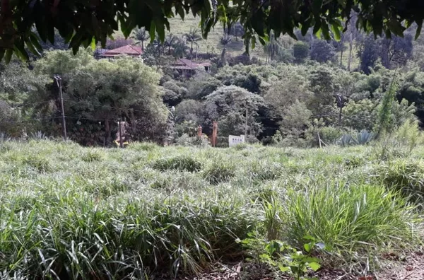 Chácara para venda 2 casas Condomínio Residencial Monte Castelo Amparo/SP