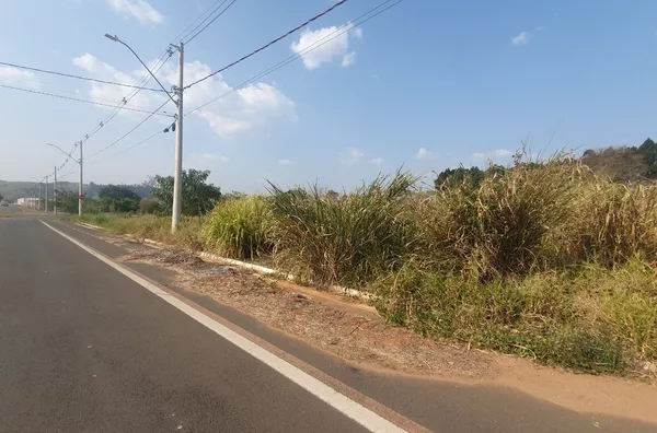 Terreno comercial na avenida principal do Residencial Portal Das Águas, Amparo-SP - Foto 4