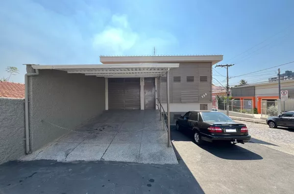 Prédio comercial no Centro! Amparo