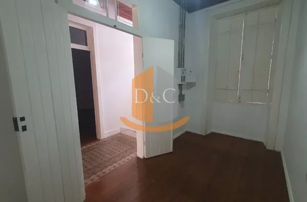 Imóvel histórico no Centro! Localização privilegiada. 