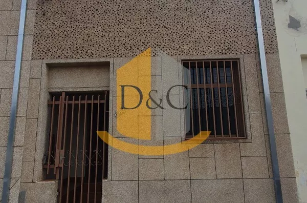 Casa com saída para 2 ruas no Centro! Amparo/SP