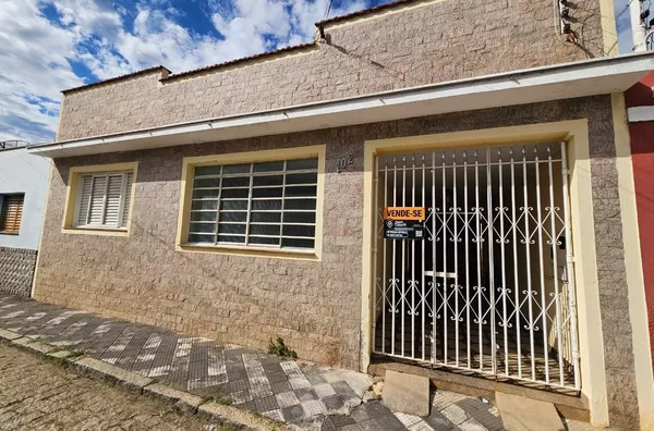 Casa c/ Edícula à venda no São Judas! Investimento. Amparo-SP