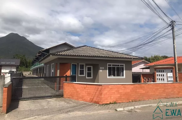 Sobrado aririú da formiga palhoça