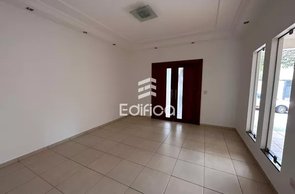 Casa à  venda em condomínio