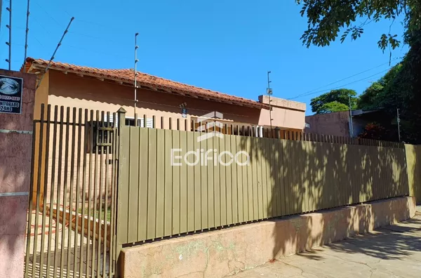 Casa à venda, 4 quarto(s), Centro, Paranavaí