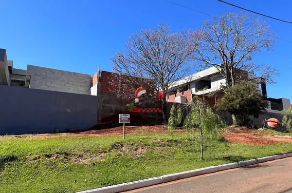 Terreno à venda em condomínio- Vila Yara