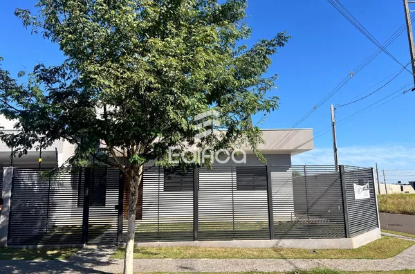 Casa à venda em esquina 