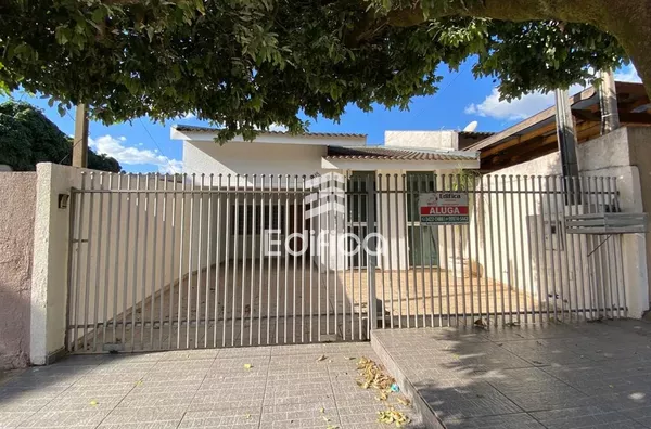 Casa com 1 suite + 2 quartos