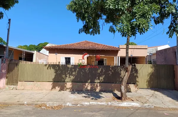 Casa à venda, 4 quarto(s), Centro, Paranavaí