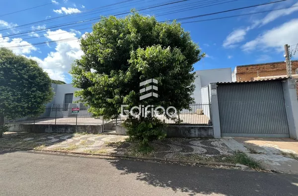 Casa Comercial/ Residencial para venda - 4 quartos -  Jardim Santa Eugenia, Paranavaí