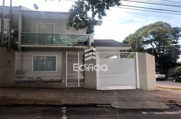 Sobrado de esquina para venda no centro