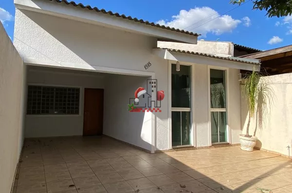 Casa com 1 suite + 2 quartos