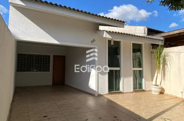 Casa com 1 suite + 2 quartos