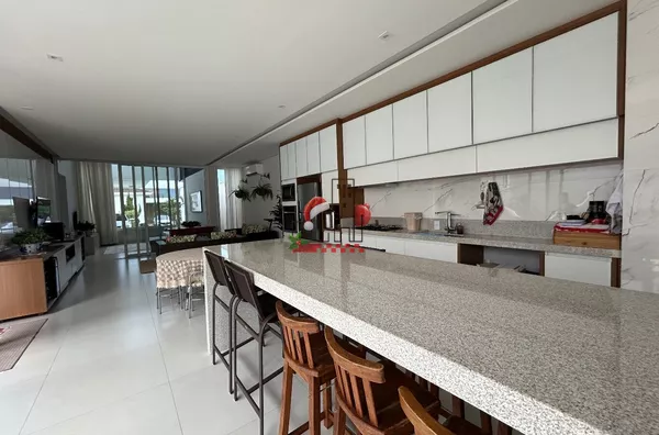 Casa em condomínio à venda