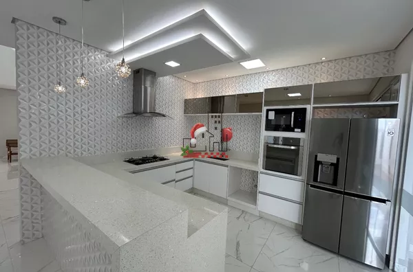 CASA À VENDA EM CONDOMÍNIO