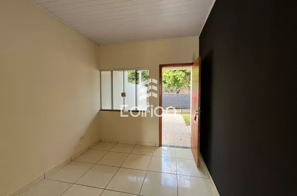 Casa com 02 quartos - Jardim Ipê 