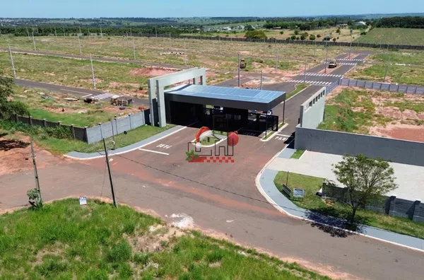 Terrenos à venda em condomínio fechado