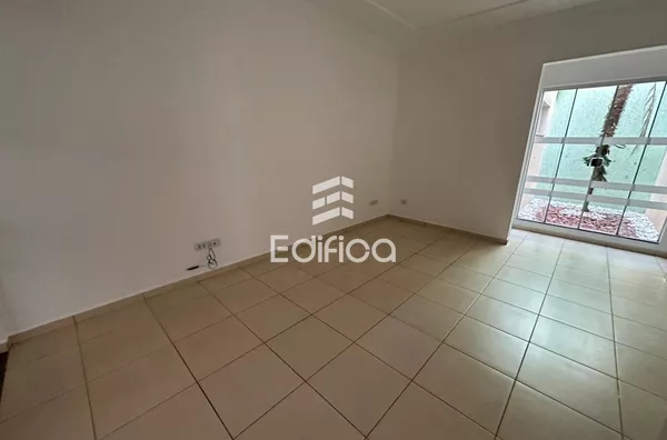 Casa à  venda em condomínio