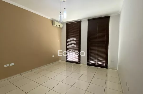 Casa com 1 suite + 2 quartos