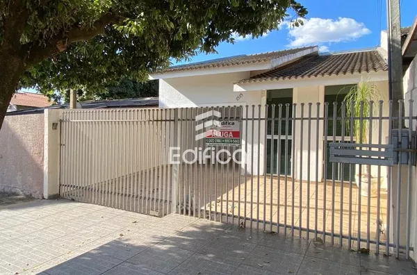 Casa com 1 suite + 2 quartos