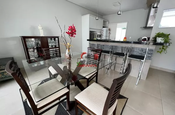 Casa à venda em condomínio  