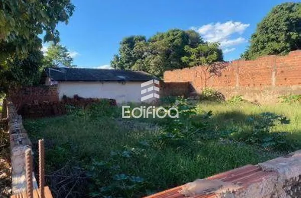 TERRENO DE ESQUINA À VENDA