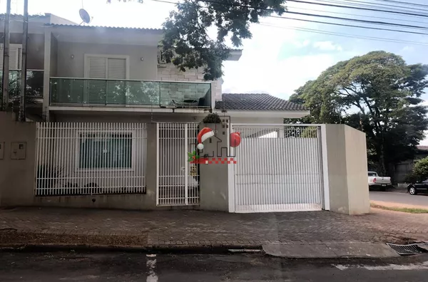 Sobrado de esquina para venda no centro