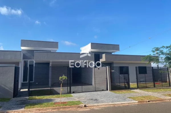 Casa à venda em esquina 