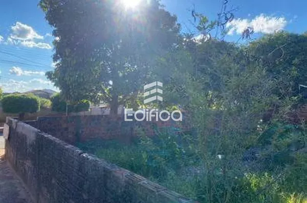 TERRENO DE ESQUINA À VENDA