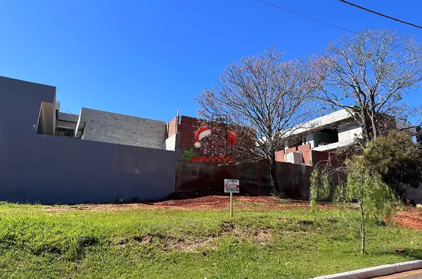 Terreno à venda em condomínio- Vila Yara
