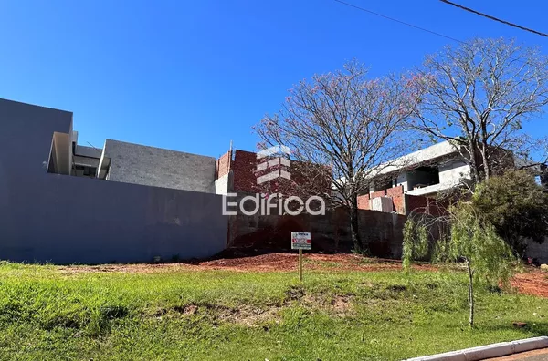 Terreno à venda em condomínio- Vila Yara