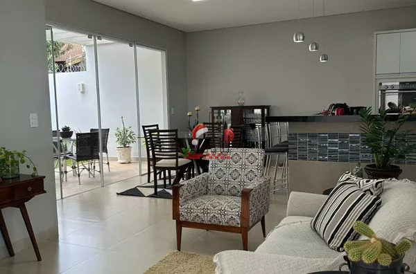 Casa à venda em condomínio  