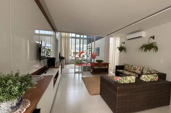 Casa em condomínio à venda