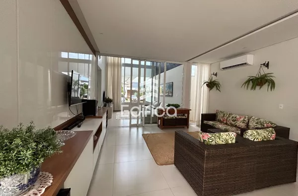 Casa em condomínio à venda