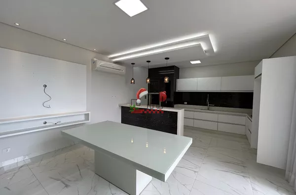 CASA À VENDA EM CONDOMÍNIO