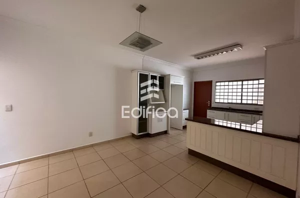 Casa à  venda em condomínio