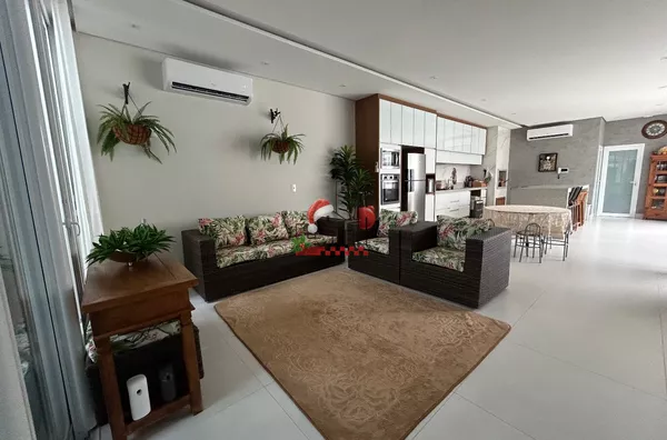 Casa em condomínio à venda