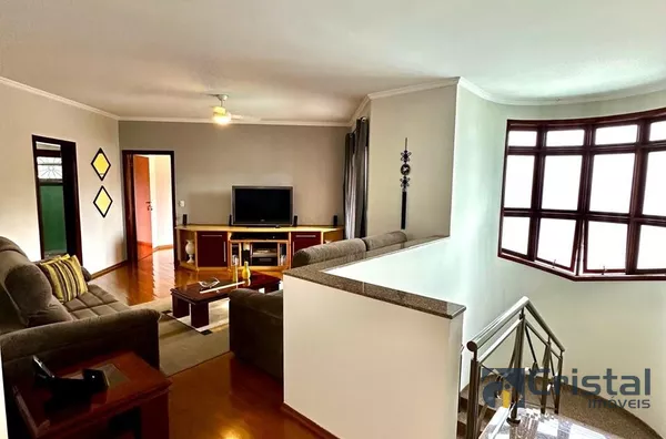 JARDIM DAS COLINAS - CASA ASSOBRADADA