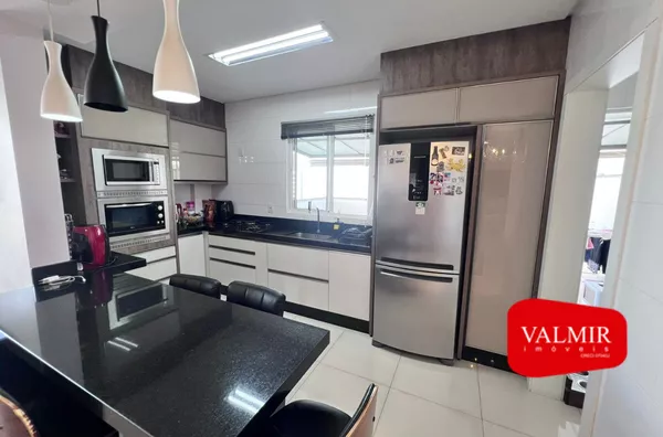 À VENDA APARTAMENTO SEMIMOBILIADO 