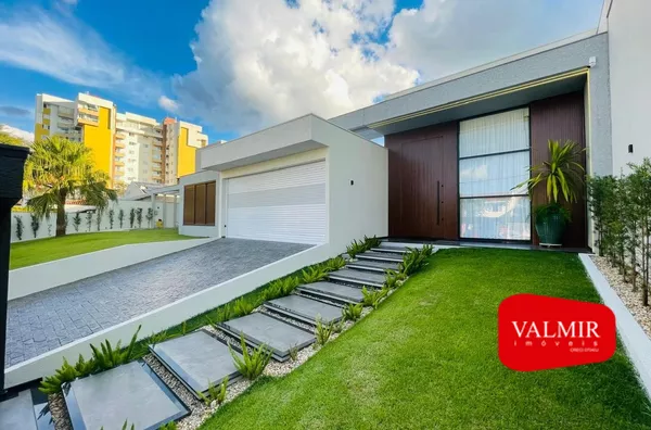 Á VENDA CASA DE ALTO PADRÃO SEMIMOBILIADO 