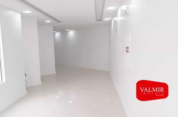 À VENDA NO EDIFÍCIO OCTAVIANO MARCANTE